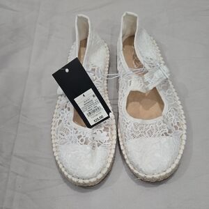 Art Class White Lace Shoes - Girls Size 4